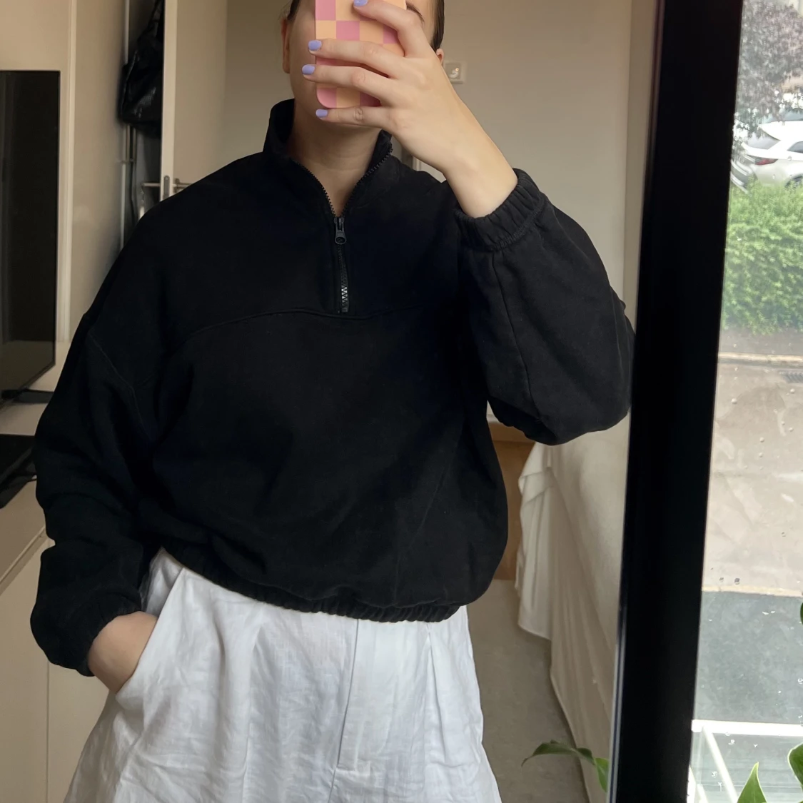 Croppad tröja med dragkedja