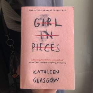 Bok av Kathleen Glasgow, “Girl in pieces”🫶🏼
