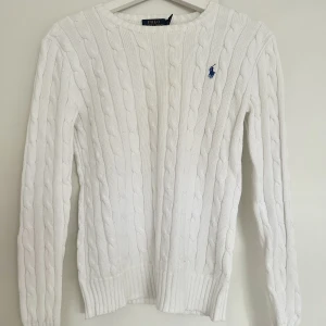 Ralph Lauren Tröja  - Ralph Lauren tröja. Fint skick, knappt använd. Pris diskuteras vid snabb affär. 