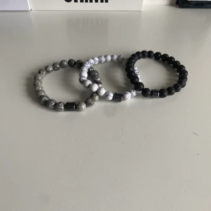 Armband - Säljer dessa riktigt feta armband som är aldrig använda 