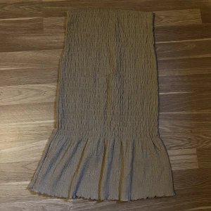 Pleated kjol från Gina Tricot  - Pleated högmidjad mermaid style kjol från Gina  Storlek S  I bra använt skick 