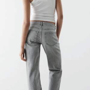 Säljer dessa fina jeans från Gina Tricot eftersom de inte kommer till användning längre💞💞Köpta för 499kr. Använda fåtal gånger💞pris kan diskuteras💞