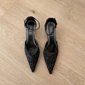 Spetsiga klackar  - Supersnygga spets-klackar perfekt till utgång. 💘 Bara att skriva vid frågor🤗