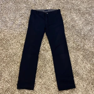 Gant chinos - I använt skick. Storlek 170 cm/15 år. Köparen står för frakt.