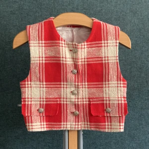 Fin väst från Zara - Jättefin och trendig väst som har knappt används! Mycket bra skick. 💕🎀