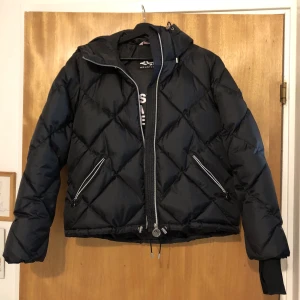 Röhnisch puffer jacka - Nyskick  Halv kort model 