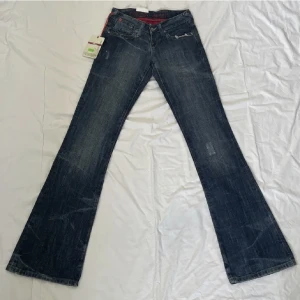 Lågmidjade jeans - Använd köp nu. Midja:70. Innerben:86. Tveka inte att skriva vid frågor 💕