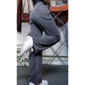 Wide leg jeans - Ett Par Jeans ja köpte för ett tag sen men bara använt några få gånger :) (Frakten kanske inte är de som står)