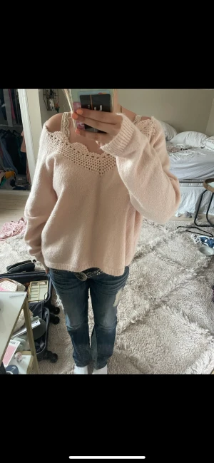 Rosa stickad tröja - Ljusrosa stickad tröja💕jättesöta detaljer✨storlek S/M