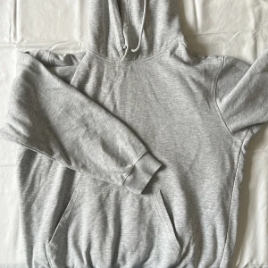 Grå oversized hoodie - Grå oversized hoodie från HM i storlek M