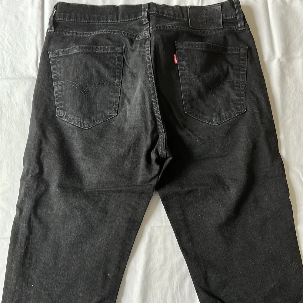 Svarta Levis Jeans i loose fit bra skick. Farkut & Housut.