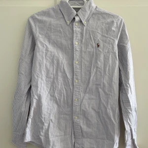Ralph lauren skjorta - Randig skjorta från Ralph lauren i gott skick!