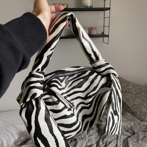 Zebra väska  - Skitsnyggg väska 