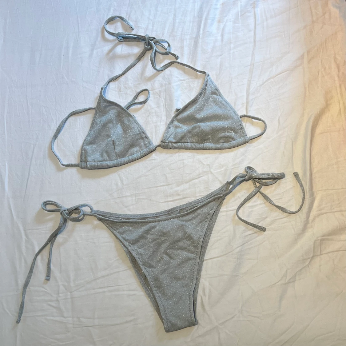 Glittrigt bikiniset