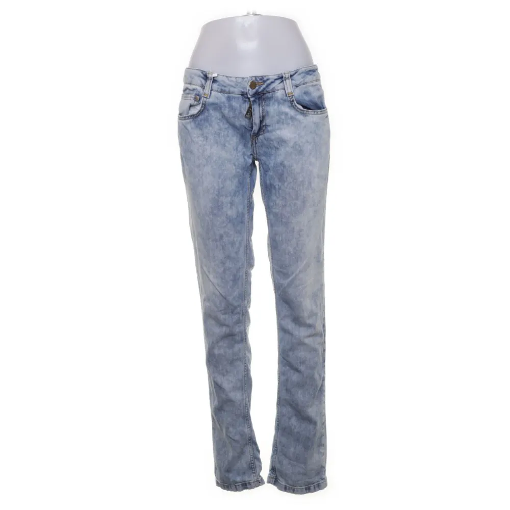 Blå lågmidjade jeans från Frankie Morello. Storlek S.. Jeans & Byxor.
