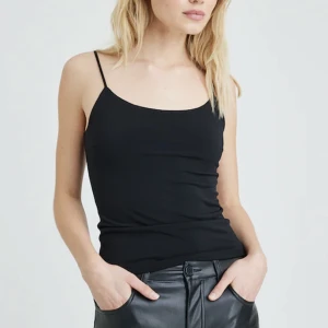 Monroe linne - Svart linne från bikbok som bara e använt 2 ggr. Köpt för 180, pris kan diskuteras 🩷