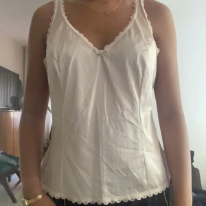 Vintage topp - Vintage topp i perfekt skick. Står ingen storlek eller märke men skulle tippa på S, sitter även bra på mig med xs. Färgen är väldigt ljusrosa! 
