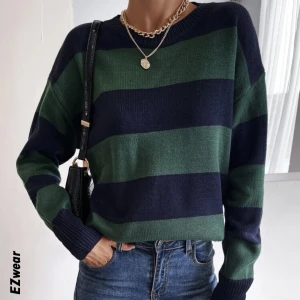 sweater  - Jättesnygg stickad sweater. Blivit använd några gånger men är tyvärr för liten för mig nu