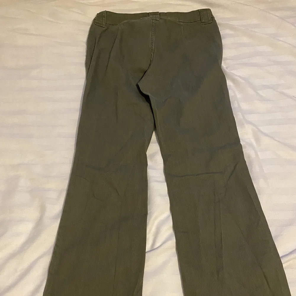 Jätte snygga oliv gröna bootcuts med fickor fram och Inga bak. Jeans & Byxor.