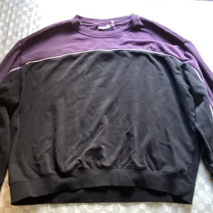 Weekday Vintage Hoodie - För stor i bredden, men passar de som har den stilen. Jag har för lång överkropp så kan ej ha den. Bra skick.