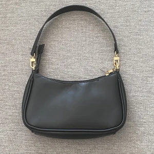 Handväska  - Handväska från glitter nästan aldrig använda o man får plats mycket i den