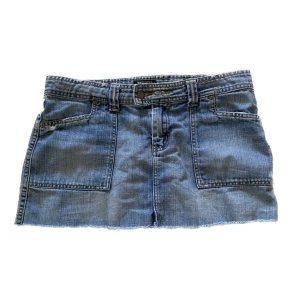 y2k mini kjol - mini y2k kjol i strlk 38 men kan också passa som lågmidjade strlk 36 <3