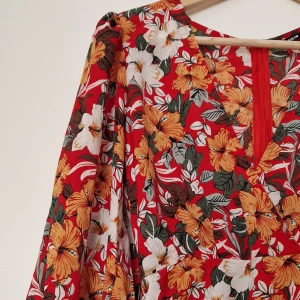 Klänning💃 - Säljer min vacker blommig klänning, använt endast en gång. ❤️💃