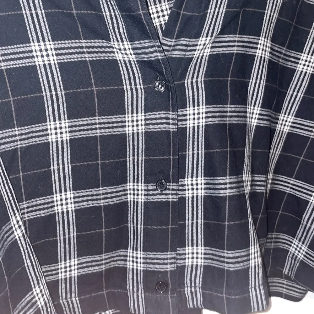 Jättefin skjorta från H&M, men man kan även använda den som en kofta över ett linne t. ex. . Skjortor.