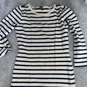 Joseph klänning - Joseph klänning fint skick. Med dragkedjedetalj på sidan. Storlek XL men tjej i storlek S-M har kunnat använda den