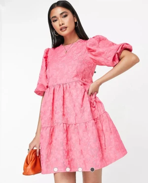 Rosa klänning - Slutsåld rosa klänning från asos. Jätte snygg i stl 34, bara använd en gång 