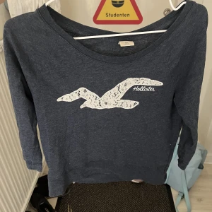 Tröja  - Är vita prickar på bilden, är inte så i verkligheten 