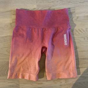 Superfina gymshark shorts i strl XS, passar även mig som är en S!💞😇