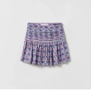 Kjol - Intressekoll på den här oanvända kjolen från zara som är slutsåld, prislappen är kvar💓