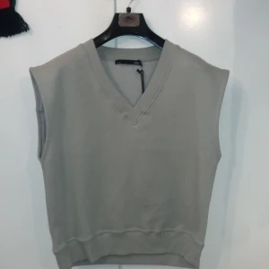 Tröja - Aldrig använt, fint till en shorta under