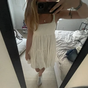 Klänning - Så sjukt fin klänning som inte kommer till användning längre Skiv för frågor eller funderingar. ❤️❤️