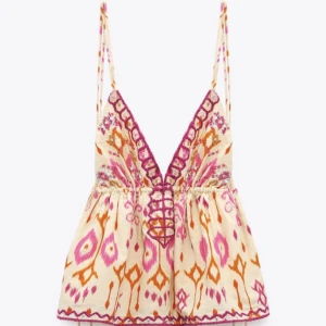 Zara Topp - Säljer denna slutsålda zara topp då den tyvärr var för stor för mig💗 Prislappen sitter kvar!  Köp direkt för 380