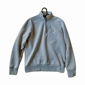 Ralph Lauren Tröja - Condition 7/10 väl använd. Säljer billigt! Storlek S/M. Nypris 1199kr