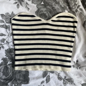 Bandeau topp från hm - Helt ny med lappen kvar, säljer för att den inte kommit till användning (klicka inte på köp direkt utan skriv vid intresse)😊