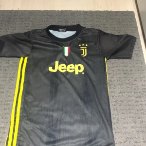 Juvetus tröja Ronaldo  - Ronaldo tröja med nummer 7 Juventus nypris 399kr.