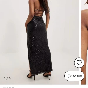 Svart maxiklämning paljett - Säljer denna superfina maxiklänning!  Använd endast en gång på nyår.