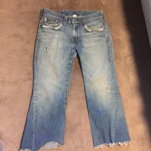 Baggy True religion jeans i storlek M så passar många och om dome för stora så använd ba skärp 💕
