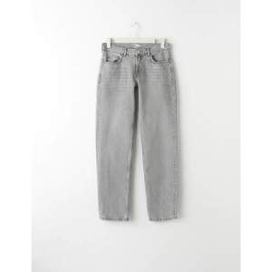 Ett par snygga low Waist jeans från Gina Tricot. Säljer pågrund utav att dom är lite för stora. Använda cirka 1-2 gånger