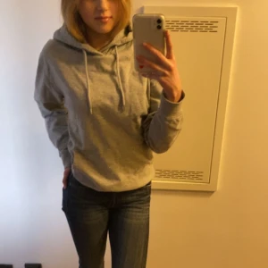 Grå hoodie - Säljer denna gråa hoodien i storlek M! Jättebra skick💞