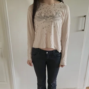 Zadig tröja - Säljer denna as söta tröjan från Zadig! Jättefina detaljer!! Tunn och ljusrosa, perfekt för sommaren. 💘