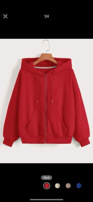 Röd zip-up hoodie som har använts ett antal gånger. Inga fläckar eller hål, den passar bara inte in i min gaderob längre💕