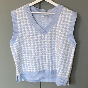 Blå väst - Söt ljusblå oversized sweatervest! 