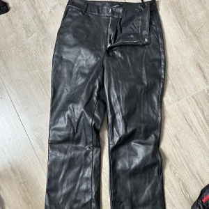 Skinn byxor  - Storlek 38
