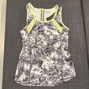 Tränings linne - Tränings linne från OTP extreme. Använt några gånger men i bra skick. Storlek S.