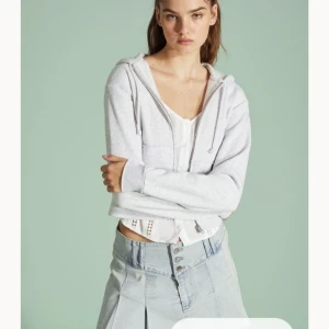 Demin skirt - Typ helt ny kjol från H&M, är en dupe på flera andra dyrare kjolar. Qsfin till sommaren 🌸