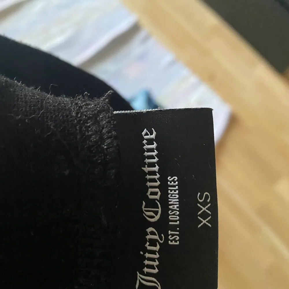 Juicy couture byxor i storlek xxs, helt utsålda på hemsidan, knappt använda, köpta förra sommaren.. Jeans & Byxor.
